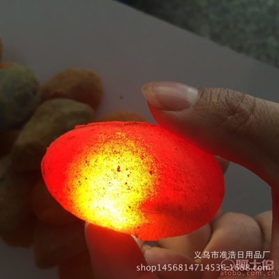 义乌准浩日用品厂 深耕江湖地摊，打造一站式琥珀原石批发生意